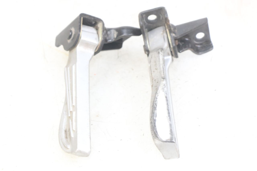 photo de PAR DE APOIOS DE PÉ TRASEIROS PEUGEOT TWEET 125 (2018 - 2021) - Pontos de fixação