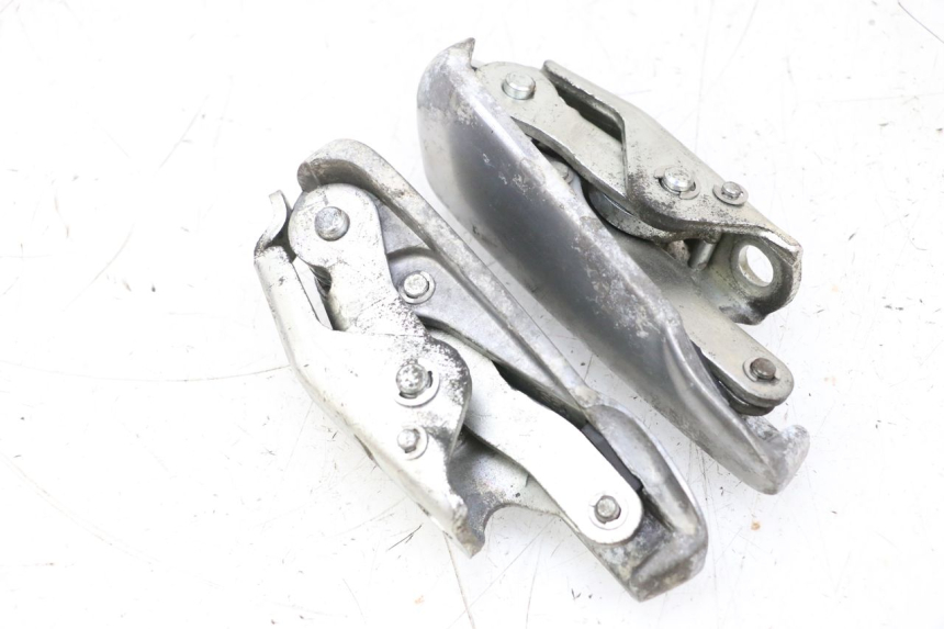 photo de PAR DE APOIOS DE PÉ TRASEIROS PIAGGIO VESPA GTS SUPER IE 125 (2009 - 2016) - Detalhe da peça
