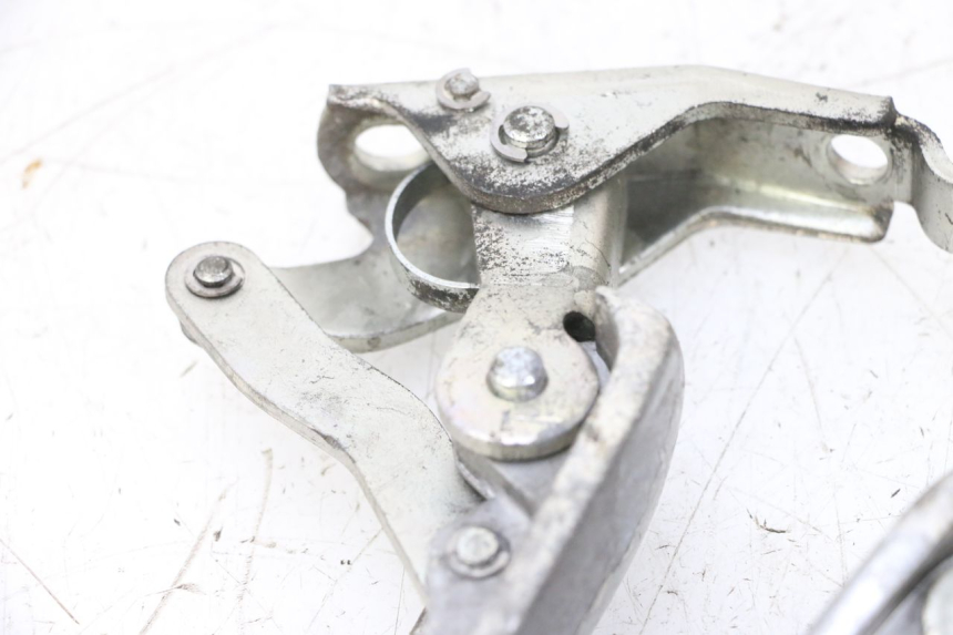 photo de PAR DE APOIOS DE PÉ TRASEIROS PIAGGIO VESPA GTS SUPER IE 125 (2009 - 2016) - Detalhes característicos