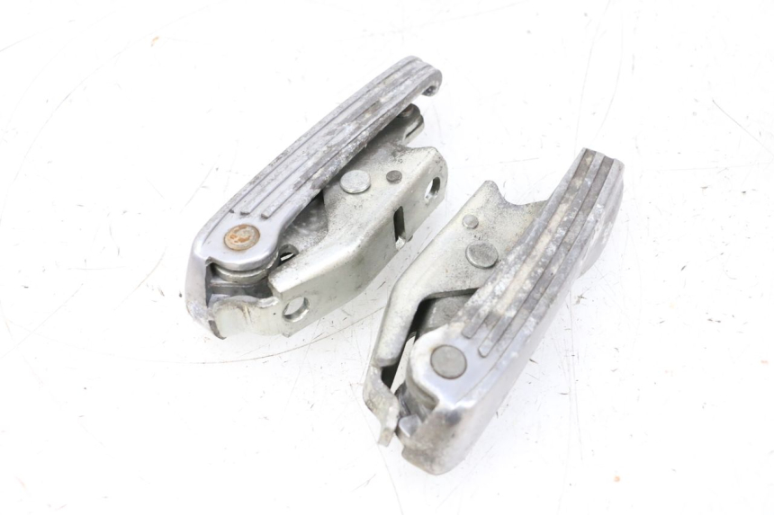 photo de PAR DE APOIOS DE PÉ TRASEIROS PIAGGIO VESPA GTS SUPER IE 125 (2009 - 2016) - Outro ângulo de visão
