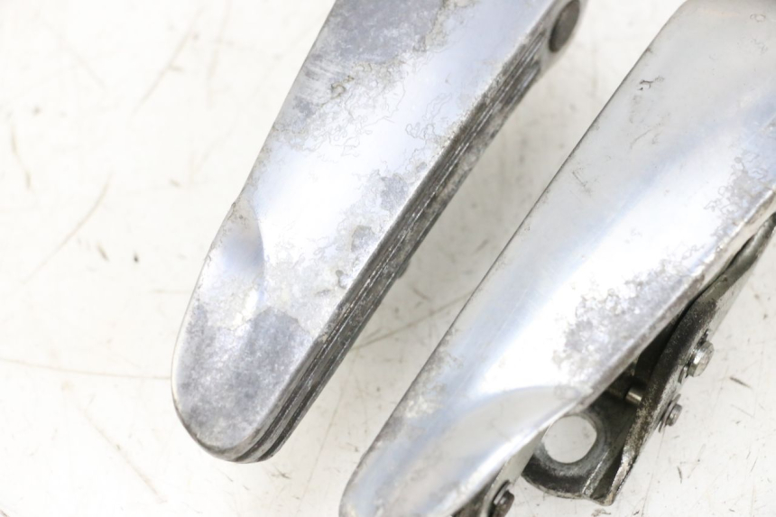 photo de PAR DE APOIOS DE PÉ TRASEIROS PIAGGIO VESPA GTS SUPER IE 125 (2009 - 2016) - Estado da superfície