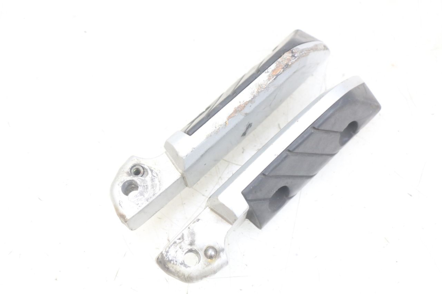 photo de PAR DE APOIOS DE PÉ TRASEIROS YAMAHA X-CITY XCITY 125 (2007 - 2013) - Outro ângulo de visão