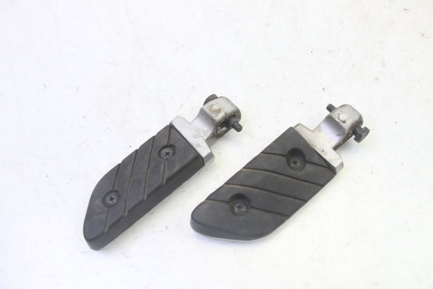 photo de PAR DE APOIOS DE PÉ TRASEIROS YAMAHA X-CITY XCITY 125 (2007 - 2013) - Detalhe da peça