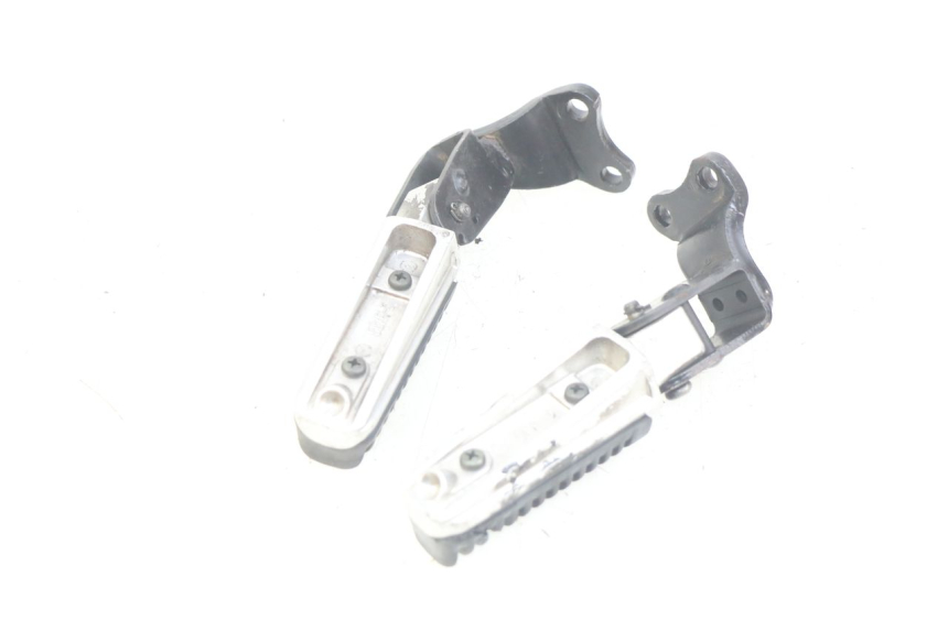 photo de PAR DE APOIOS DE PÉ TRASEIROS YAMAHA XMAX X-MAX 125 (2006 - 2009) - Zoom do estado de desgaste