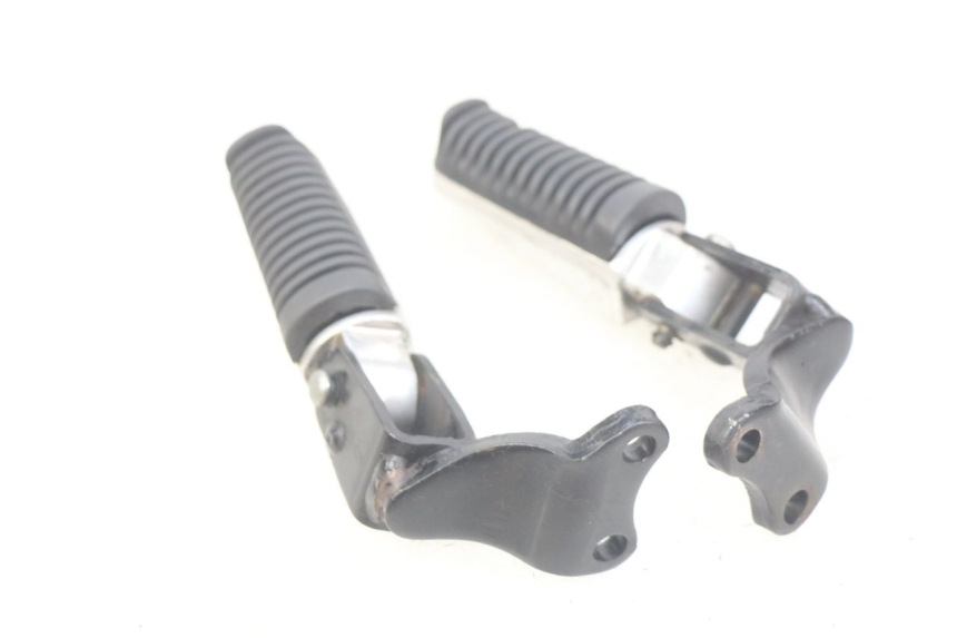 photo de PAR DE APOIOS DE PÉ TRASEIROS YAMAHA XMAX X-MAX 125 (2006 - 2009) - Outro ângulo de visão