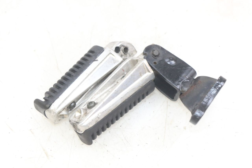photo de PAR DE APOIOS DE PÉ TRASEIROS YAMAHA X-MAX XMAX 250 (2006 - 2009) - Detalhe da peça