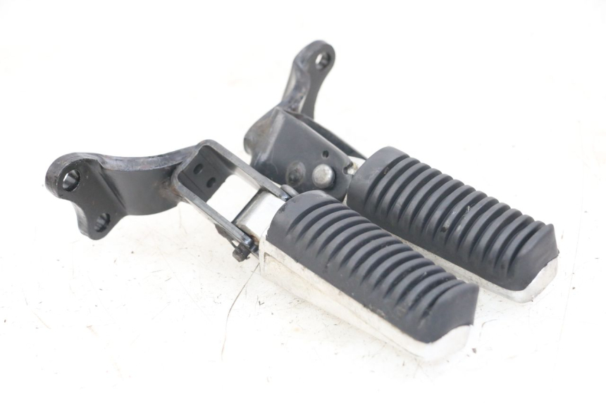 photo de PAR DE APOIOS DE PÉ TRASEIROS YAMAHA X-MAX XMAX 250 (2006 - 2009) - Outro ângulo de visão