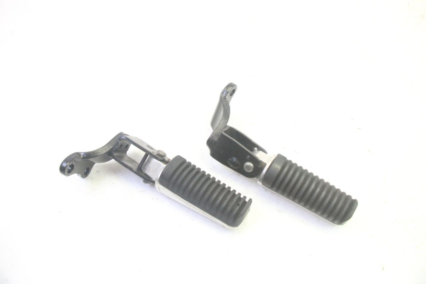 photo de PAR DE APOIOS DE PÉ TRASEIROS YAMAHA XMAX X-MAX 125 (2006 - 2009) - Estado da superfície