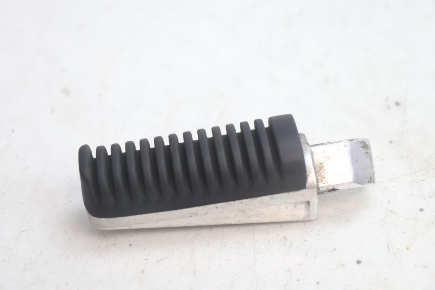 photo de PAR DE APOIOS DE PÉ TRASEIROS YAMAHA XMAX X-MAX 125 (2006 - 2009) - Detalhe da peça