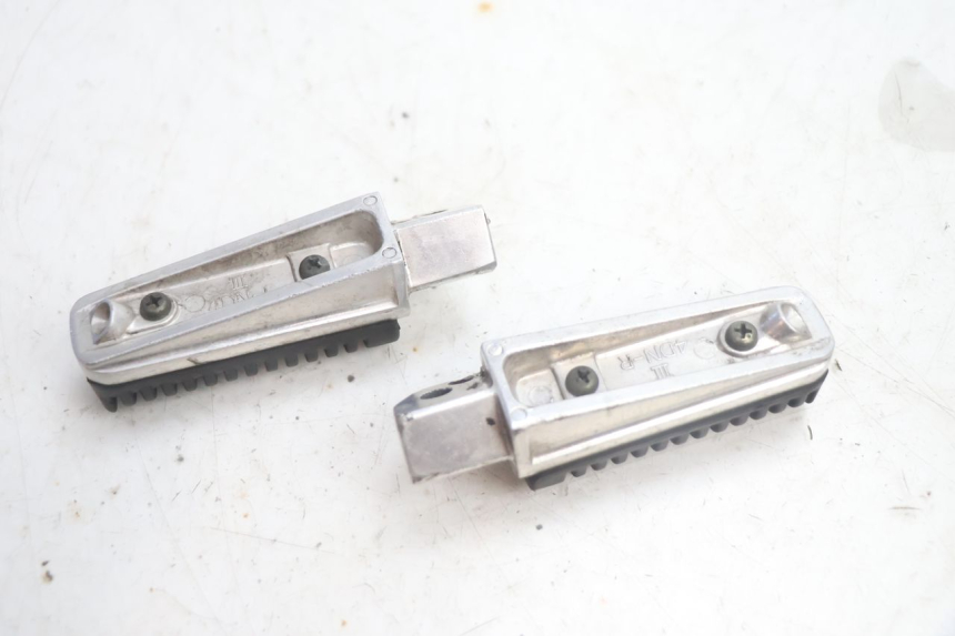 photo de PAR DE APOIOS DE PÉ TRASEIROS YAMAHA XMAX X-MAX 125 (2006 - 2009) - Pontos de fixação