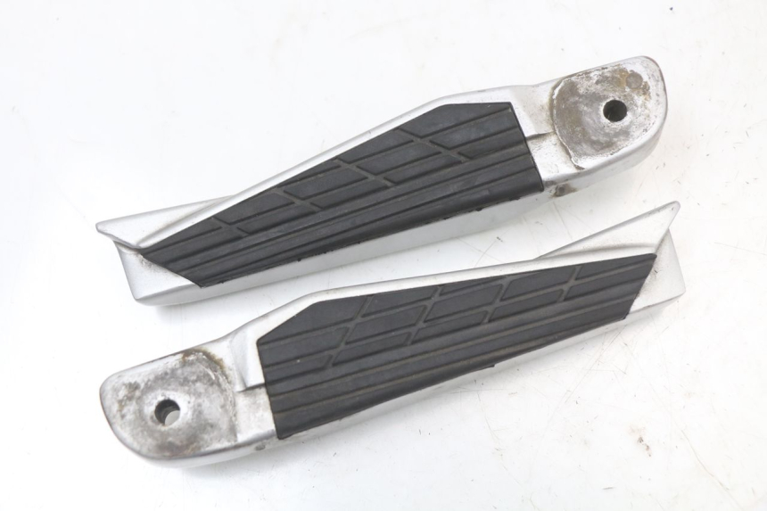 photo de PAR DE APOIOS DE PÉ TRASEIROS KYMCO XCITING 250 (2006 - 2009) - Outro ângulo de visão