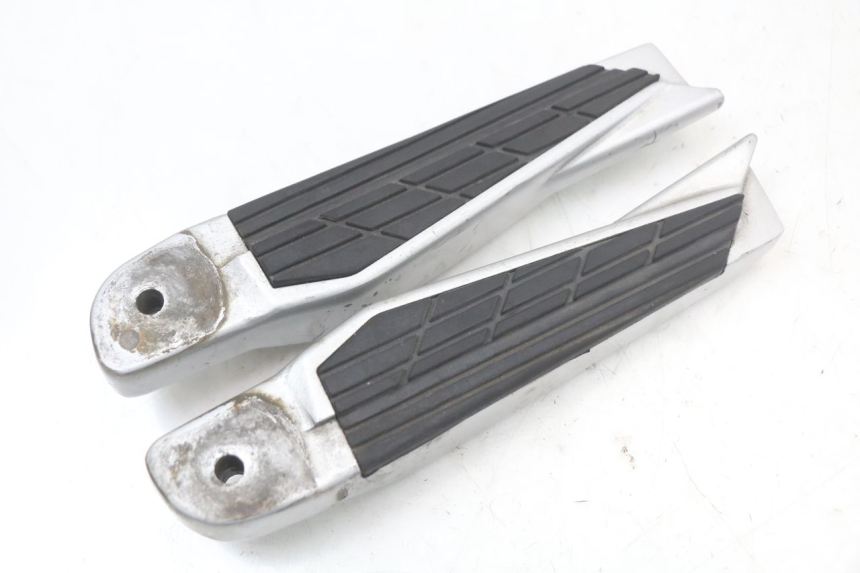 photo de PAR DE APOIOS DE PÉ TRASEIROS KYMCO XCITING 250 (2006 - 2009) - Ampliação técnica