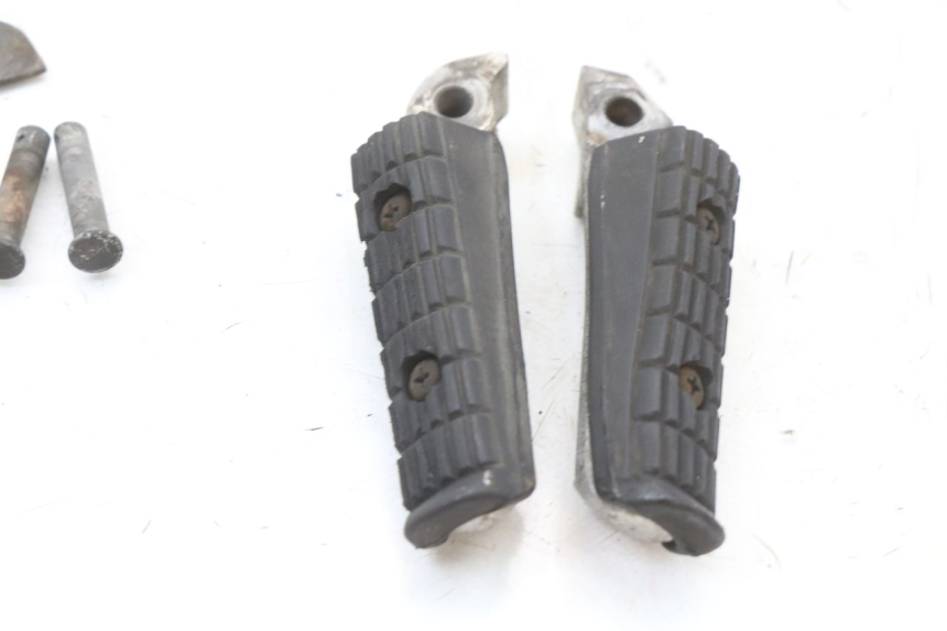 photo de PAR DE APOIOS DE PÉ TRASEIROS YAMAHA XJ600 XJ DIVERSION 600 (1992 - 1997) - Zoom do estado de desgaste