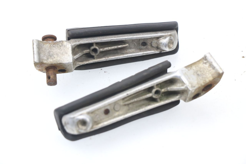 photo de PAR DE APOIOS DE PÉ TRASEIROS YAMAHA XJN XJ N DIVERSION 600 (1994 - 1997) - Zoom do estado de desgaste