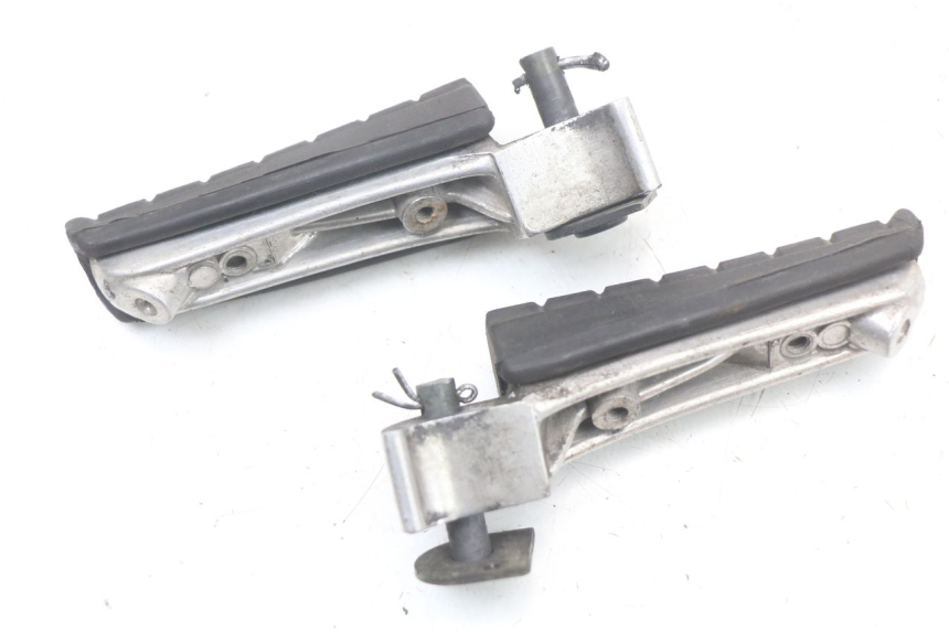 photo de PAR DE APOIOS DE PÉ TRASEIROS YAMAHA XJS DIVERSION 600 (1997 - 1999) - Zoom do estado de desgaste
