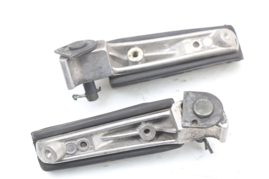photo de PAR DE APOIOS DE PÉ TRASEIROS YAMAHA XJS DIVERSION 600 (1997 - 1999) - Outro ângulo de visão