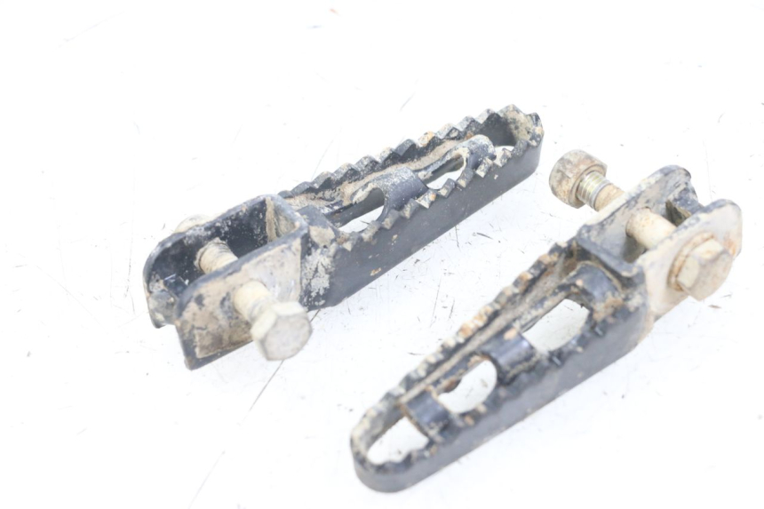 photo de PAR DE APOIOS DE PÉ TRASEIROS PEUGEOT XP6 50 (1997 - 2003) - Detalhe da peça