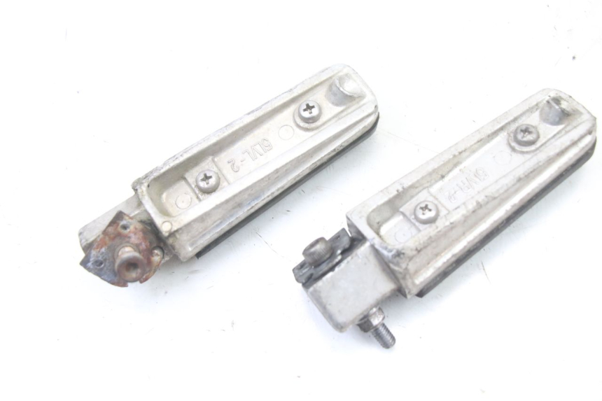 photo de PAR DE APOIOS DE PÉ TRASEIROS YAMAHA FZ6 FAZER S2 600 (2007 - 2011) - Estado da superfície