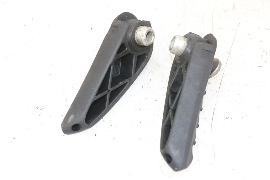 photo de PAR DE APOIOS DE PÉ TRASEIROS YAMAHA NEOS NEO'S 4T 50 (2008 - 2016) - Detalhe da peça
