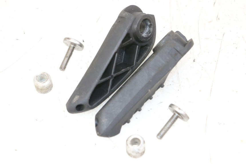 photo de PAR DE APOIOS DE PÉ TRASEIROS YAMAHA NEOS NEO'S 4T 50 (2008 - 2016) - Outro ângulo de visão