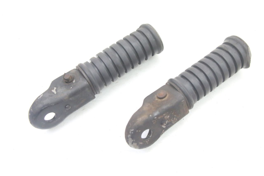 photo de PAR DE APOIOS DE PÉ TRASEIROS YAMAHA SR 125 (1982 - 2003) - Zoom do estado de desgaste