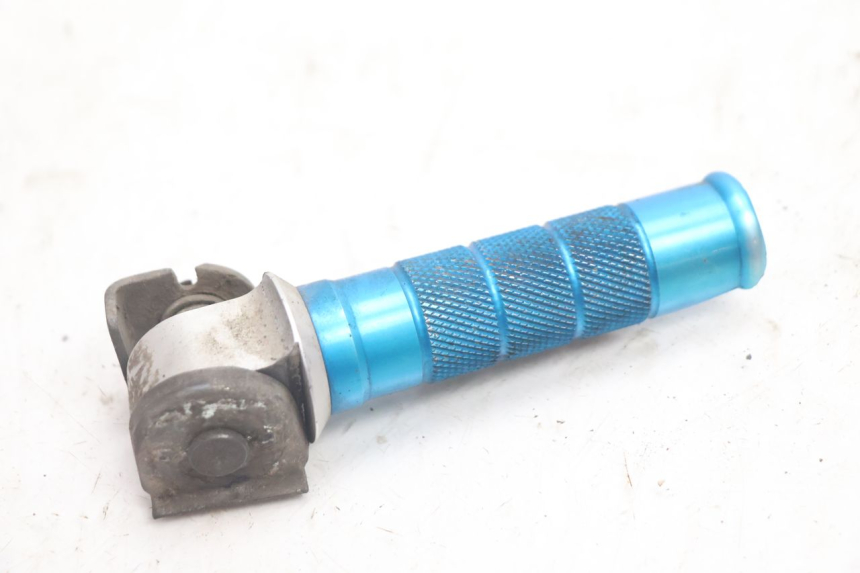 photo de PAR DE APOIOS DE PÉ TRASEIROS KAWASAKI ZX-6R ZX6R 600 (1995 - 1997) - Zoom do estado de desgaste
