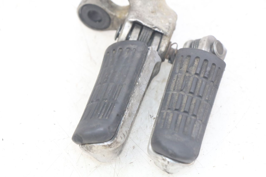 photo de PAR DE APOIO PARA OS PÉS DIANTEIRO HONDA CBR F SC25 1000 (1989 - 1992) - Detalhe da peça