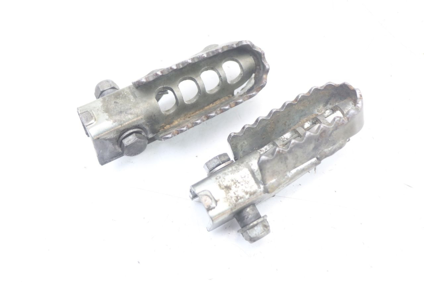 photo de PAR DE APOIOS DE PÉ DIANTEIROS DERBI SENDA SM DRD X-TREME 50 (2011 - 2017) - Detalhe da peça