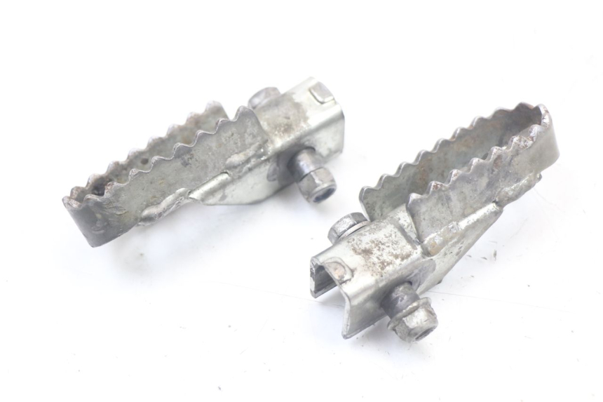 photo de PAR DE APOIOS DE PÉ DIANTEIROS DERBI SENDA SM DRD X-TREME 50 (2011 - 2017) - Zoom do estado de desgaste