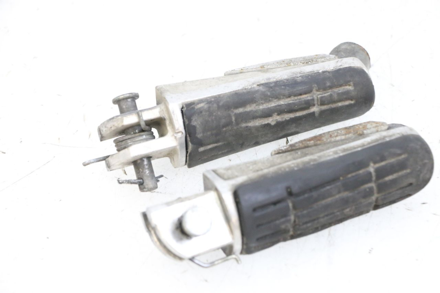 photo de PAR DE APOIO PARA OS PÉS DIANTEIRO YAMAHA FJR ABS 1300 (2006 - 2012) - Zoom do estado de desgaste