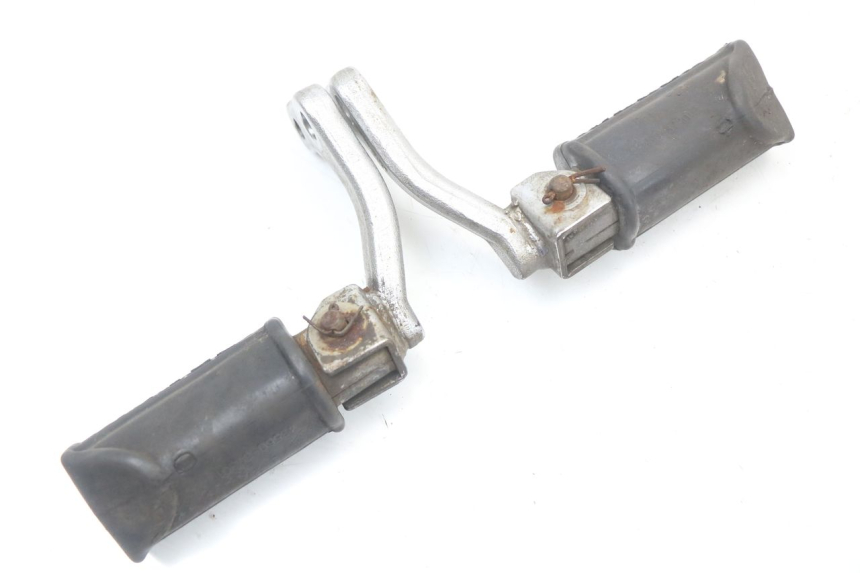 photo de PAR DE APOIOS DE PÉ DIANTEIROS SUZUKI GN 125 (1997 - 2000) - Ampliação técnica