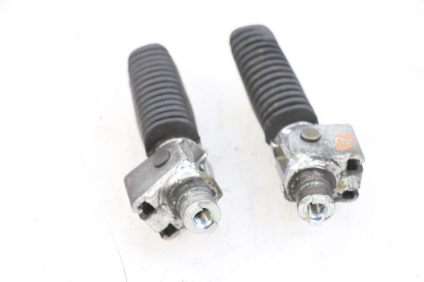 photo de PAR DE APOIO PARA OS PÉS DIANTEIROS SUZUKI GSF N BANDIT 600 (1996 - 1999) - Ampliação técnica