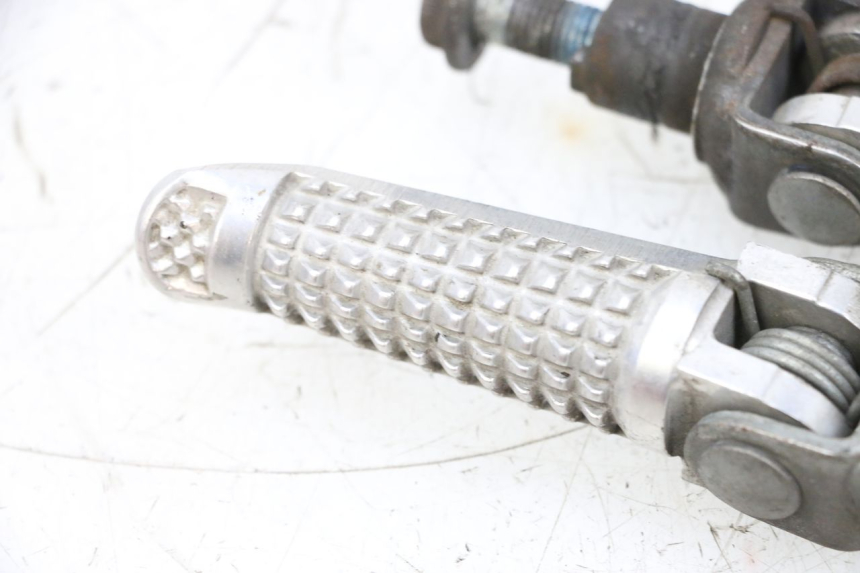 photo de PAR DE APOIO PARA OS PÉS DIANTEIRO SUZUKI GSXR GSX-R 1000 (2003 - 2004) - Pontos de fixação