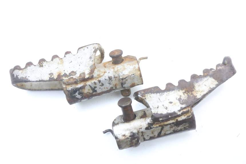 photo de PAR DE APOIO PARA OS PÉS DIANTEIRO KAWASAKI KDX 125 (1990 - 1991) - Detalhe da peça