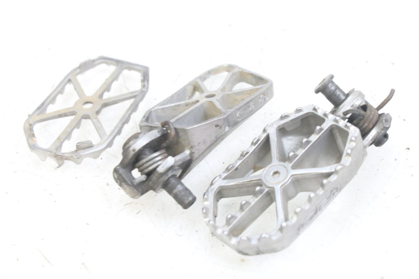 photo de PAR DE APOIO PARA OS PÉS DIANTEIRO KAWASAKI KXF KX-F 250 (2012 - 2014) - Zoom do estado de desgaste