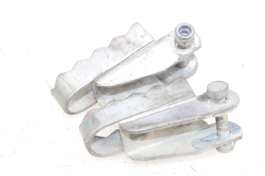 photo de PAR DE DESCANSOS DE PÉ DIANTEIROS GILERA RK 50 (1996 - 1999) - Detalhe da peça