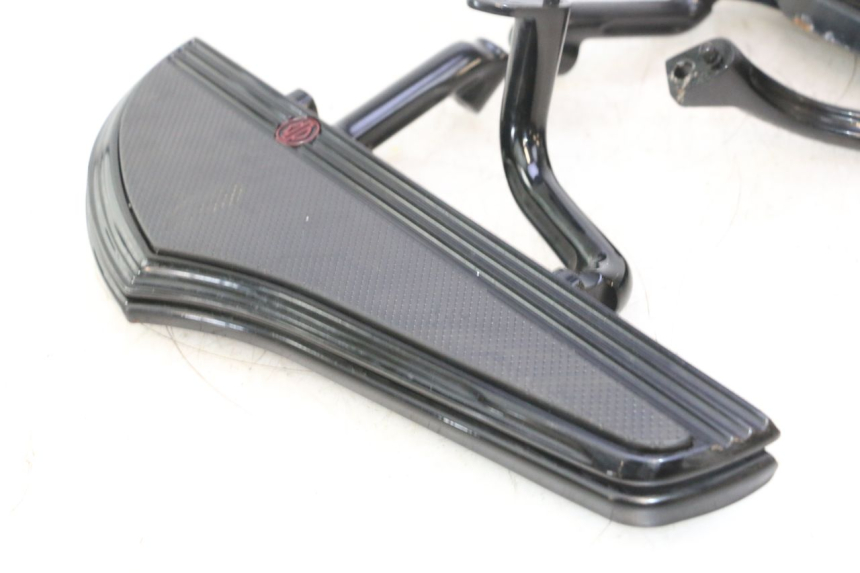 photo de PAR DE DESCANSAPIÉS DELANTEROS HARLEY DAVIDSON ROAD GLIDE FLTRXSE 1920 (2018 - 2022) - Ampliação dos componentes