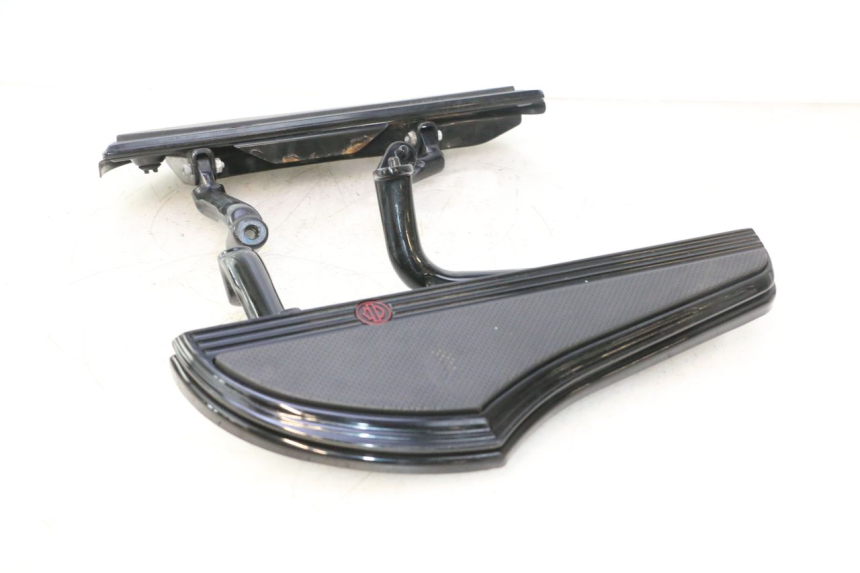 photo de PAR DE DESCANSAPIÉS DELANTEROS HARLEY DAVIDSON ROAD GLIDE FLTRXSE 1920 (2018 - 2022) - Ângulo alternativo