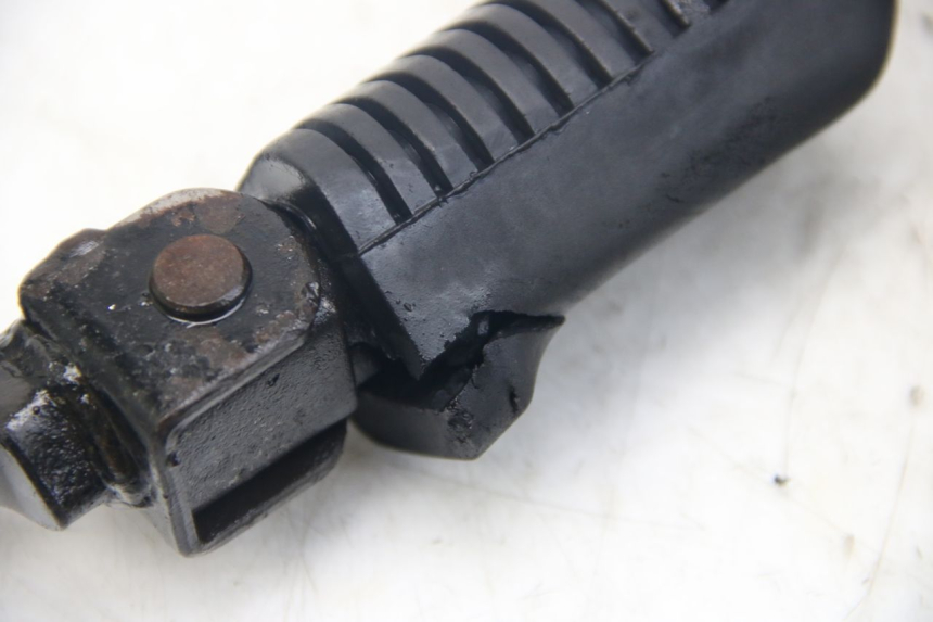 photo de PAR DE APOIO PARA OS PÉS DIANTEIRO YAMAHA SR 125 (1982 - 2003) - Zoom do estado de desgaste