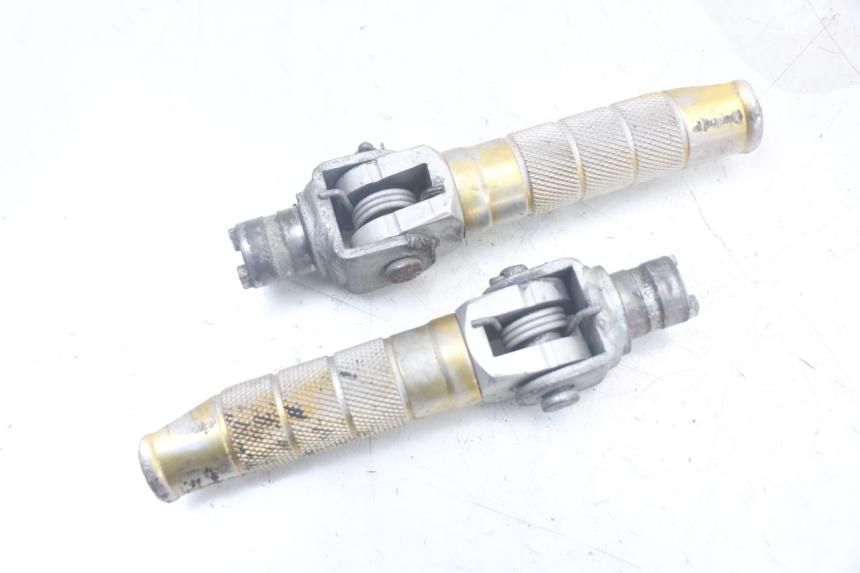 photo de PAR DE APOIOS DE PÉ DIANTEIROS SUZUKI SV N 650 (1999 - 2002) - Detalhe da peça
