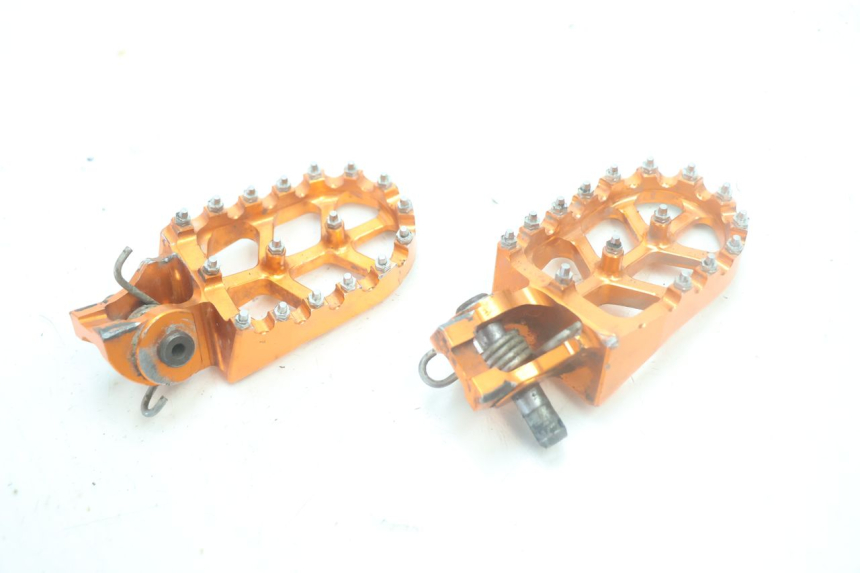 photo de PAR DE DESCANSAPIÉS DELANTEROS KTM SX 85 (2018 - 2024) - Ampliação técnica