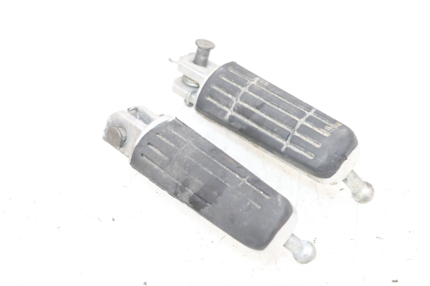 photo de PAR DE APOIO PARA OS PÉS DIANTEIRO YAMAHA TDM ABS 900 (2002 - 2014) - Detalhe da peça