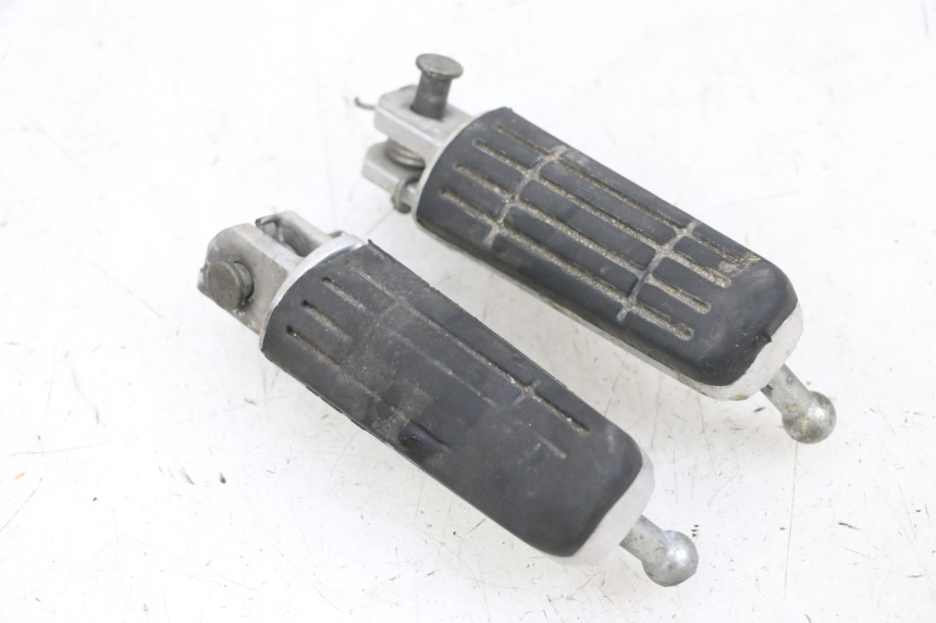 photo de PAR DE APOIO PARA OS PÉS DIANTEIRO YAMAHA TDM ABS 900 (2002 - 2014) - Ampliação técnica