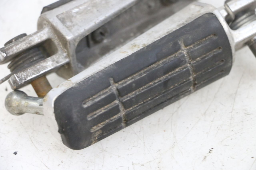 photo de PAR DE APOIO PARA OS PÉS DIANTEIRO YAMAHA TDM ABS 900 (2002 - 2014) - Estado da superfície