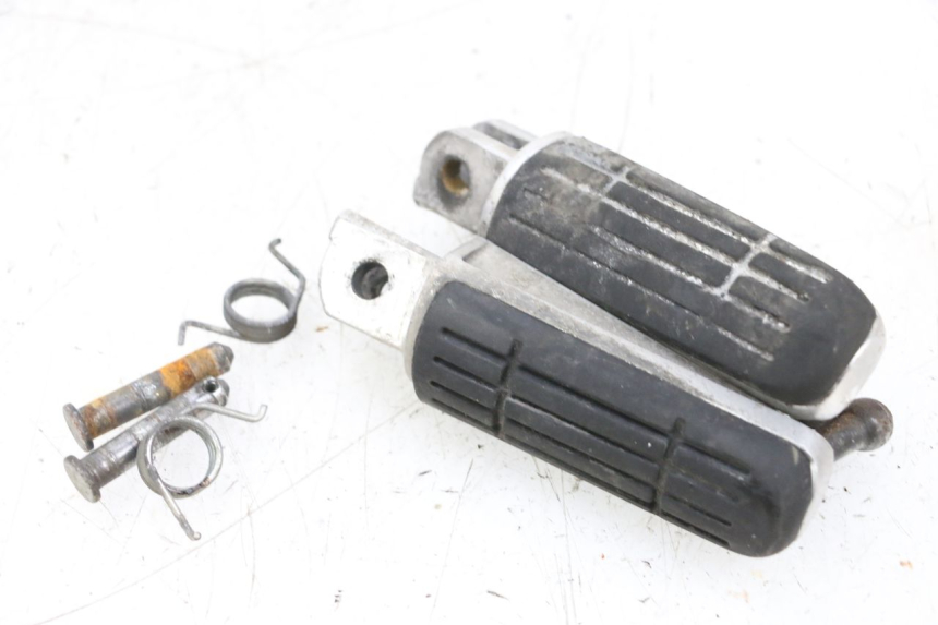 photo de PAR DE APOIO PARA OS PÉS DIANTEIRO YAMAHA TDM ABS 900 (2002 - 2014) - Detalhe da peça