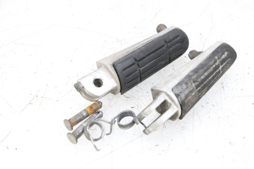photo de PAR DE APOIO PARA OS PÉS DIANTEIRO YAMAHA TDM ABS 900 (2002 - 2014) - Zoom do estado de desgaste
