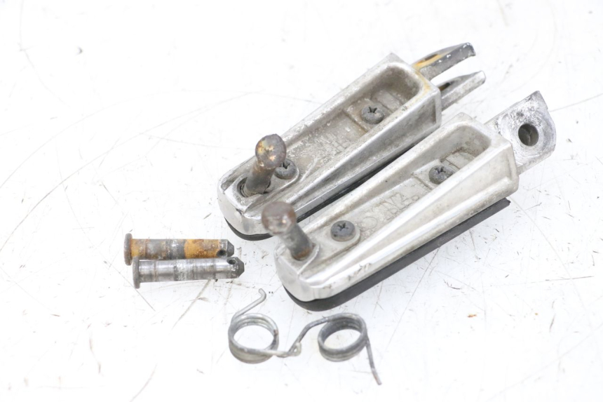 photo de PAR DE APOIO PARA OS PÉS DIANTEIRO YAMAHA TDM ABS 900 (2002 - 2014) - Pontos de fixação