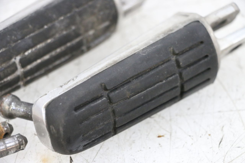 photo de PAR DE APOIO PARA OS PÉS DIANTEIRO YAMAHA TDM ABS 900 (2002 - 2014) - Peça verificada