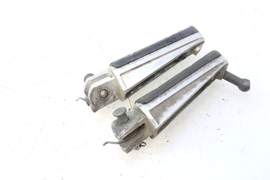 photo de PAR DE APOIO PARA OS PÉS DIANTEIRO YAMAHA TDM ABS 900 (2002 - 2014) - Detalhe da peça