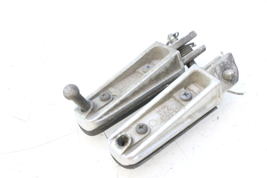 photo de PAR DE APOIO PARA OS PÉS DIANTEIRO YAMAHA TDM ABS 900 (2002 - 2014) - Outro ângulo de visão